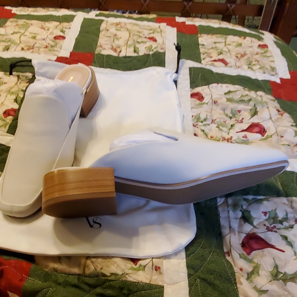 SHOES - Picture 3 of 7